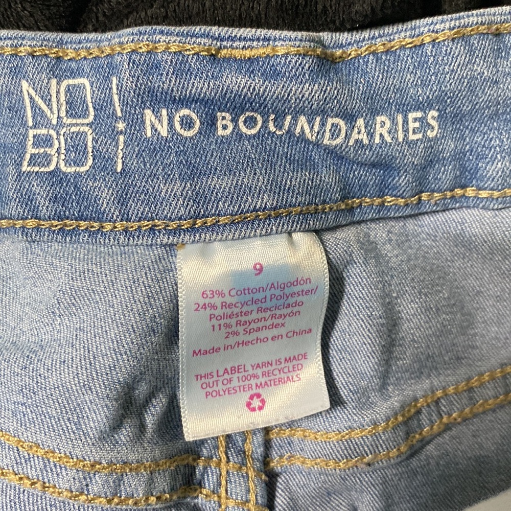 Shorts - Picture 2 of 3